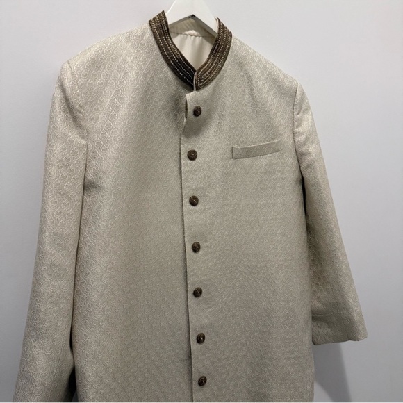 Elegant Cream Sherwani - Picture 7 of 12
